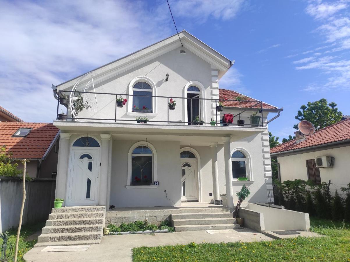 Ivana Belgrade Exterior photo